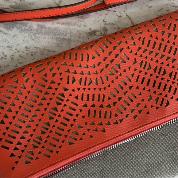 Stella and Dot Waverly petite Crossbody - Picture 2 of 15